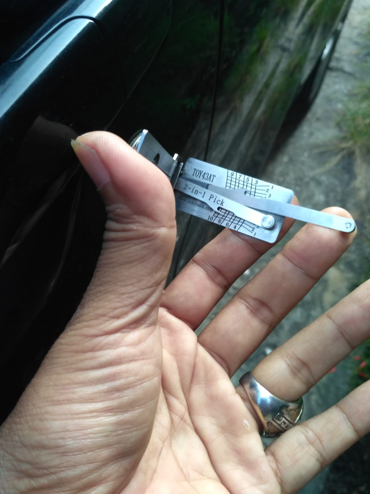 Jasa buka pintu dan bagasi mobil terkunci Pekanbaru